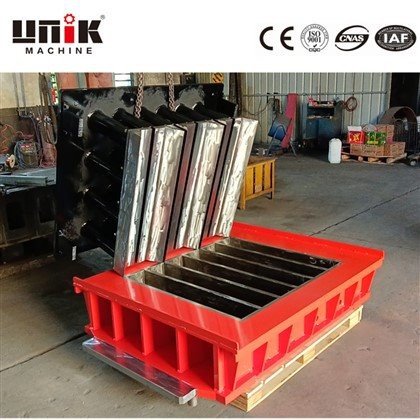 Mowldiau Cyrb y Ffordd